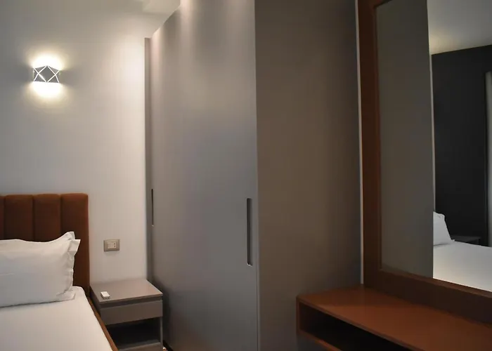 Tam Skanderbeg Square Mozart Center No5 * ティラナ